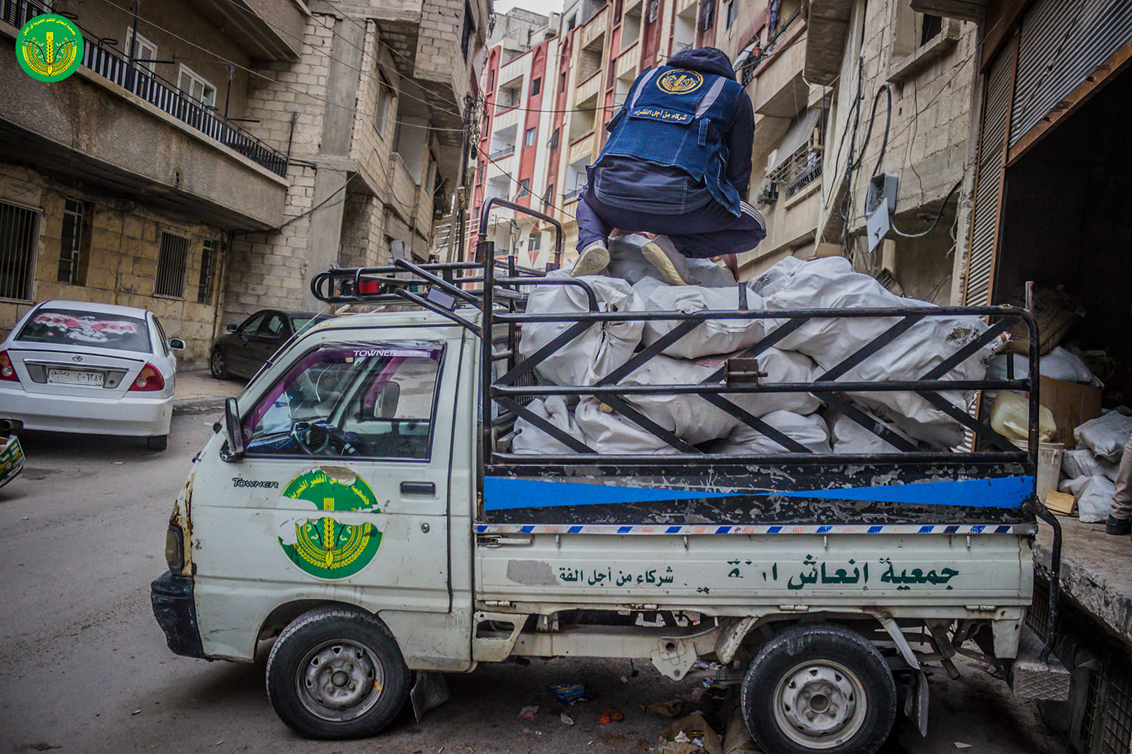 كخلية نحل نعمل بلا كلل ولا تعب في حلب